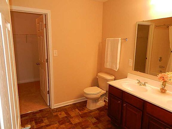 5th image of 558 Heartland Ln