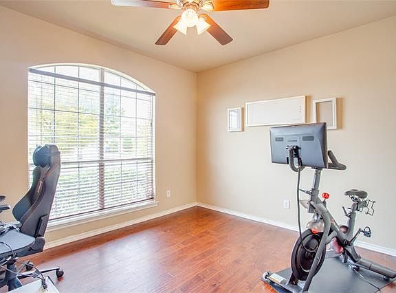 5th image of 2300 Priscella Dr
