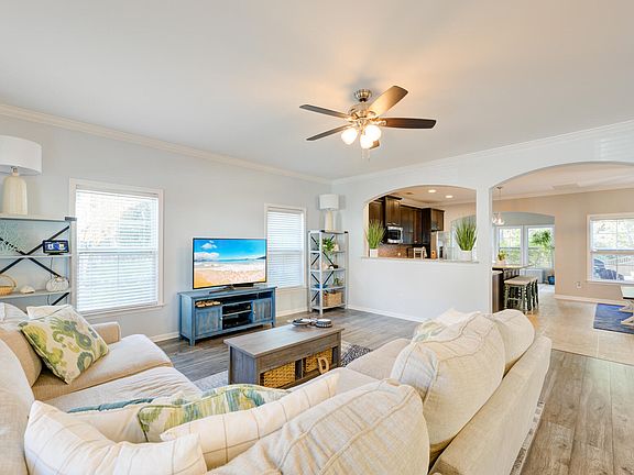 4th image of 1645 Sparkleberry Ln
