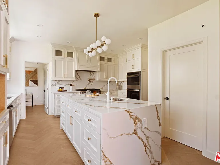 308 S Highland Ave — Photo 16