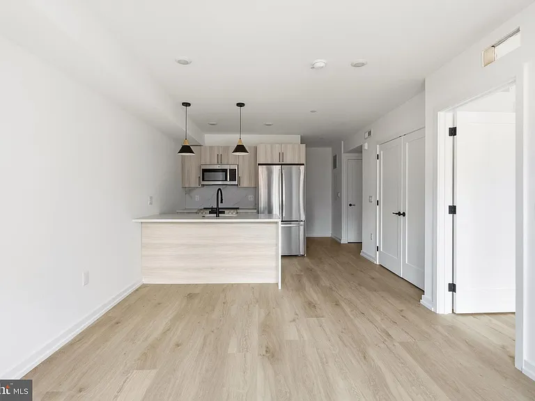 208 Vine St #2B — Photo 3