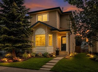 7152 S Sierra Morena Blvd SW, Calgary, AB T3H3G8