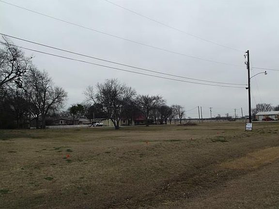 3rd image of 207 S. Ray Roberts Pkwy