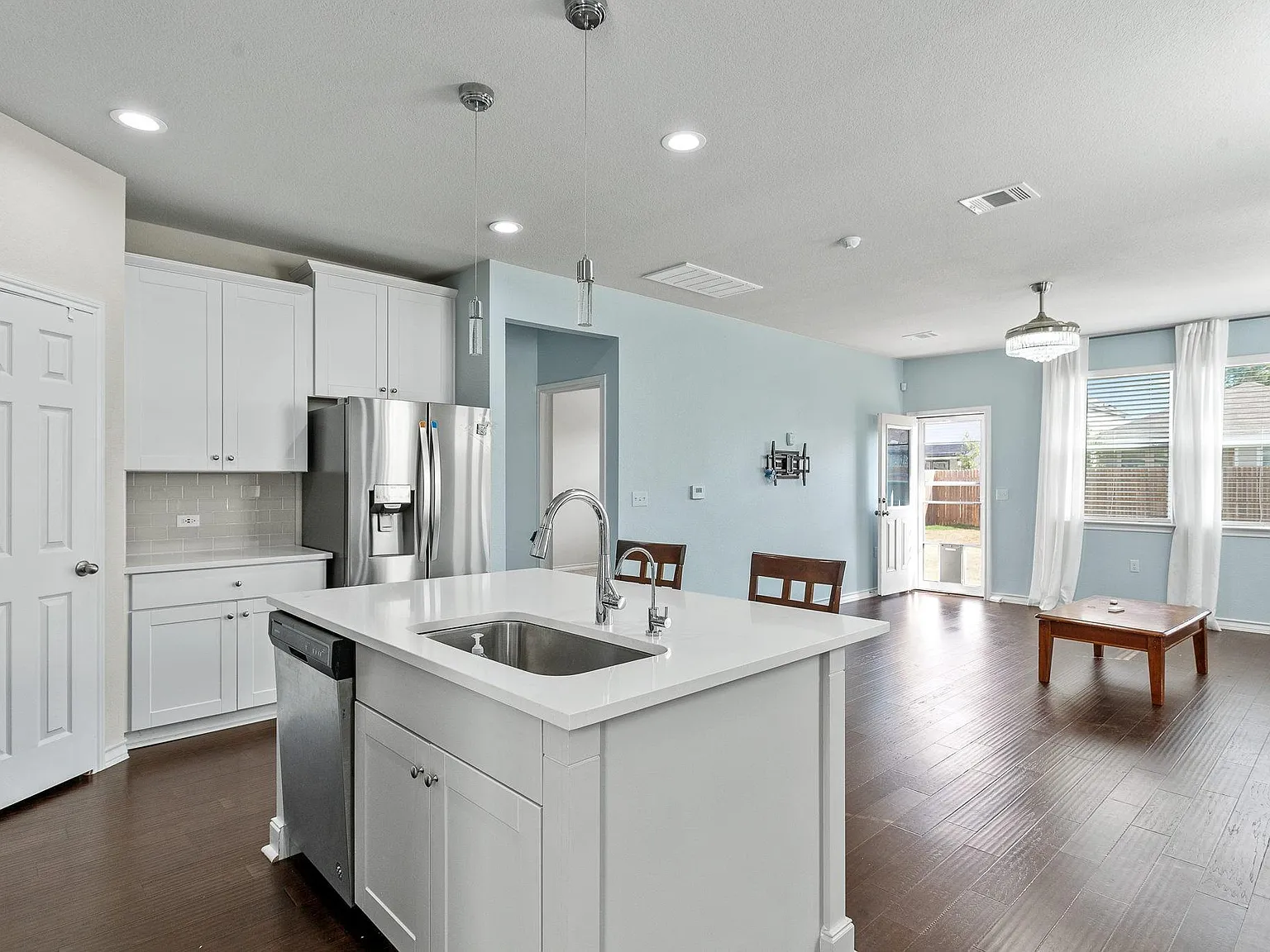 3 bed, 2.5 bath, 1793 sqft, $2,250 — Photo 4