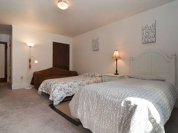 3rd image of 4522 Brooklyn Ave NE #212