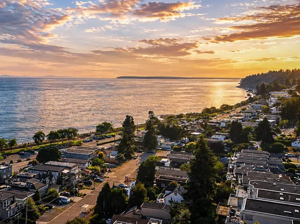 1246 Oxford St, White Rock, BC V4B 5G8