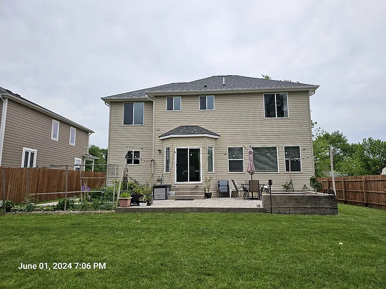2466 Eastern Ave — Photo 2