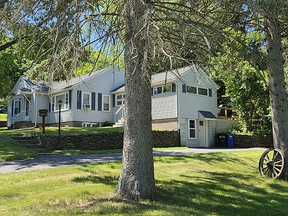 2nd image of 202 Sunnyhill Rd