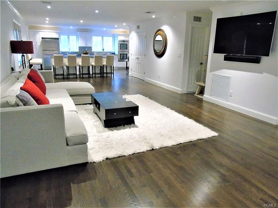 1st image of 3 Wells Park Dr #1