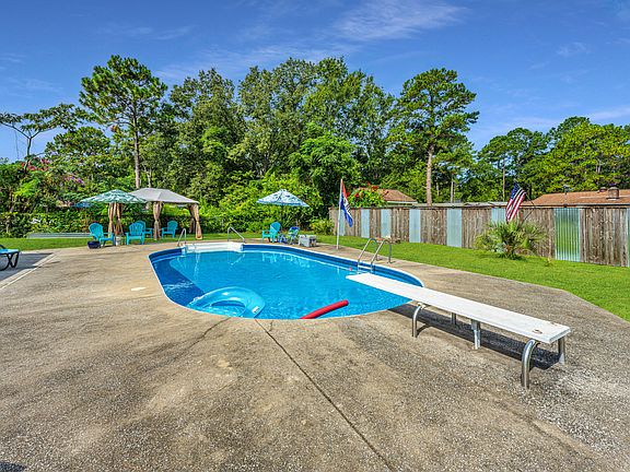 5th image of 107 Heritage Ln