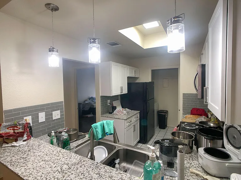 806 W 24th St #211 — Photo 3