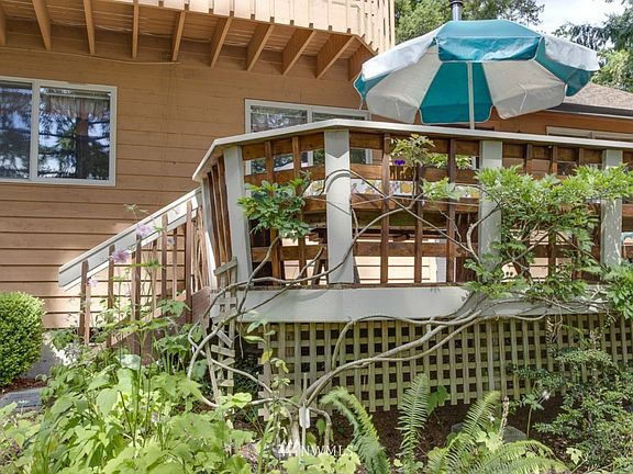 4th image of 5237 Ponderosa Drive NE