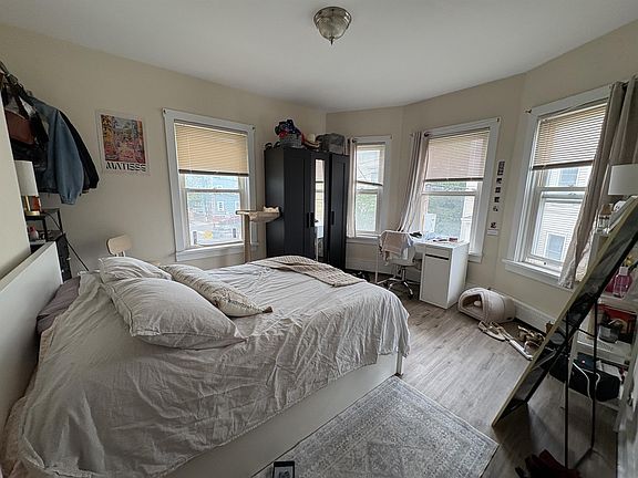 4th image of 278 Washington St