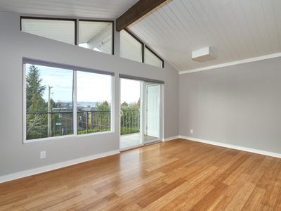 6018 Lakeview Dr APT 203, Kirkland, WA, 98033