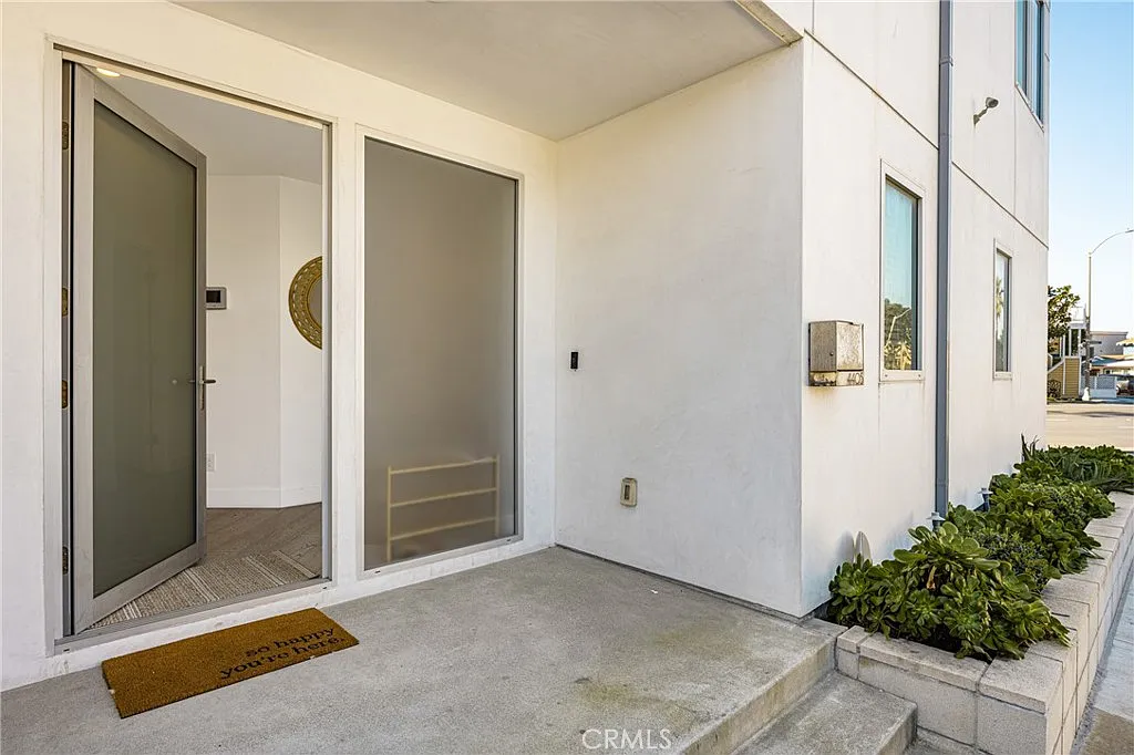 3 bed, 1836 sqft, $15,000 — Photo 2