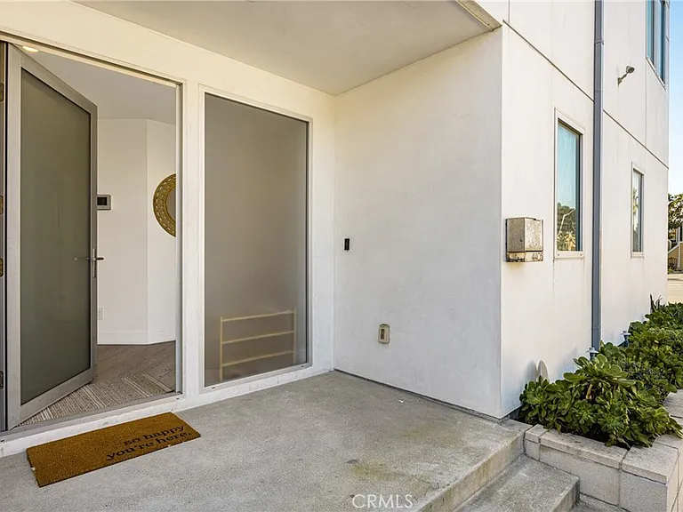 4405 Channel Pl — Photo 2