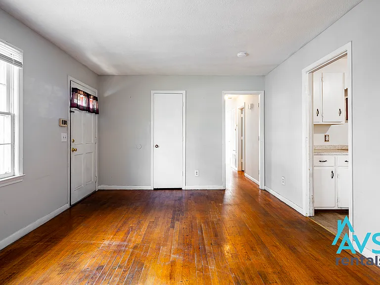 908 Woodale Cir — Photo 3