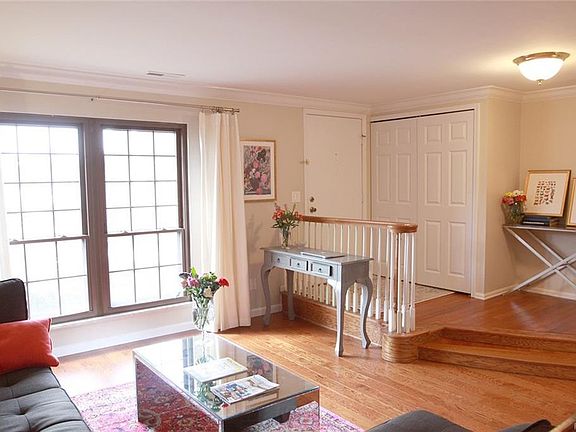 2nd image of 2695 Williamsburg Cir