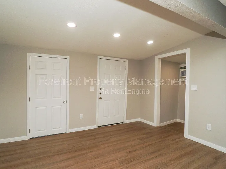614 N Sabinas St — Photo 13