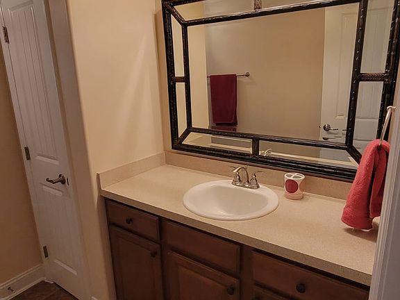 2nd image of 3507 Millwood Cir SE