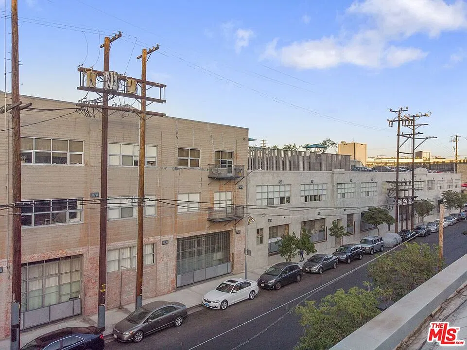 1 bed, 1.0 bath, 1380 sqft, $4,700 — Photo 2