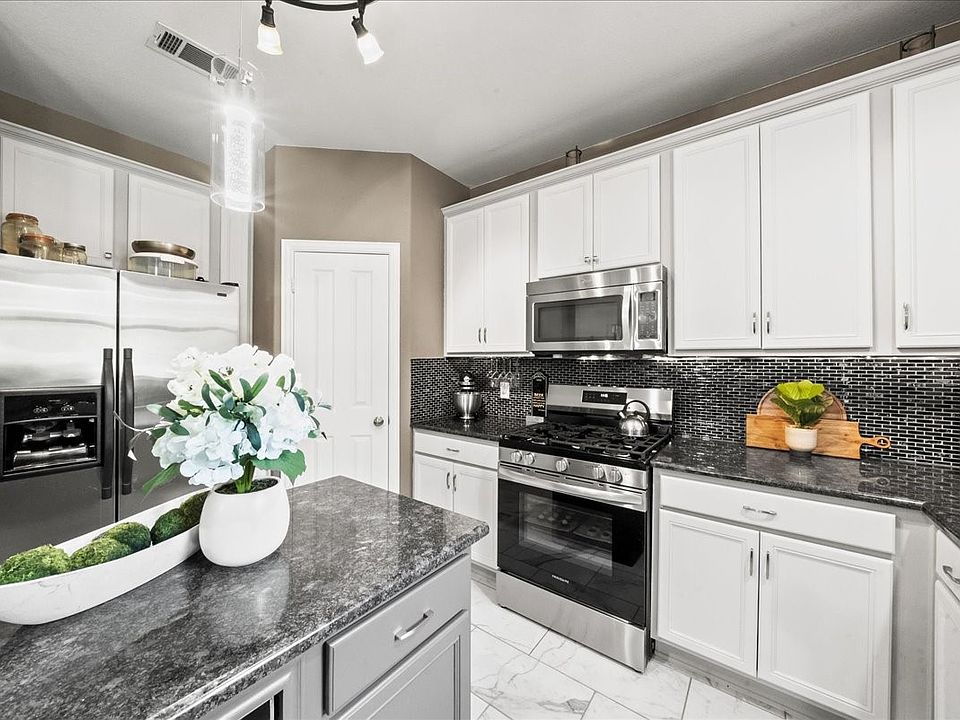 1st image of 812 Creekside Dr
