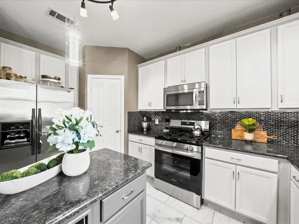812 Creekside Dr, Little Elm, TX 75068