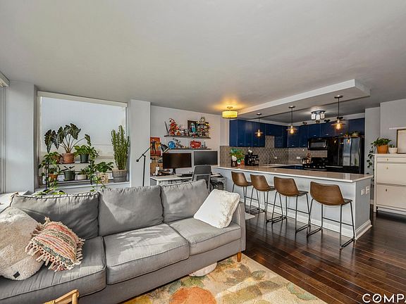 3rd image of 1460 Sandburg St #905