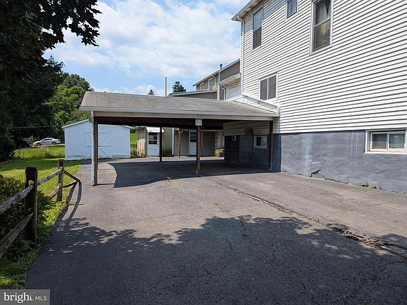 2nd image of 222 Rock St