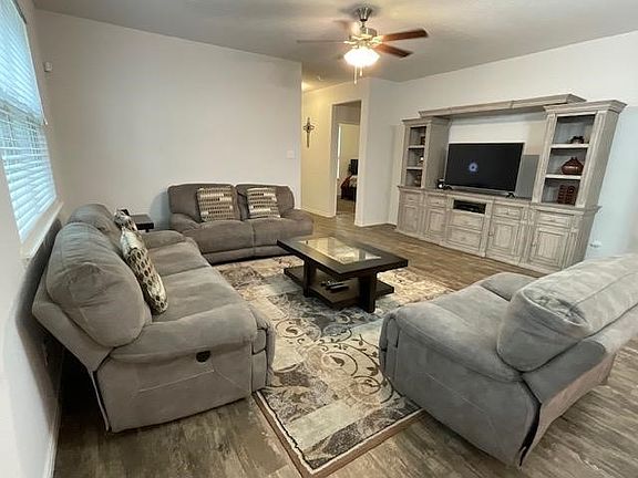 3rd image of 2245 Miramar Dr