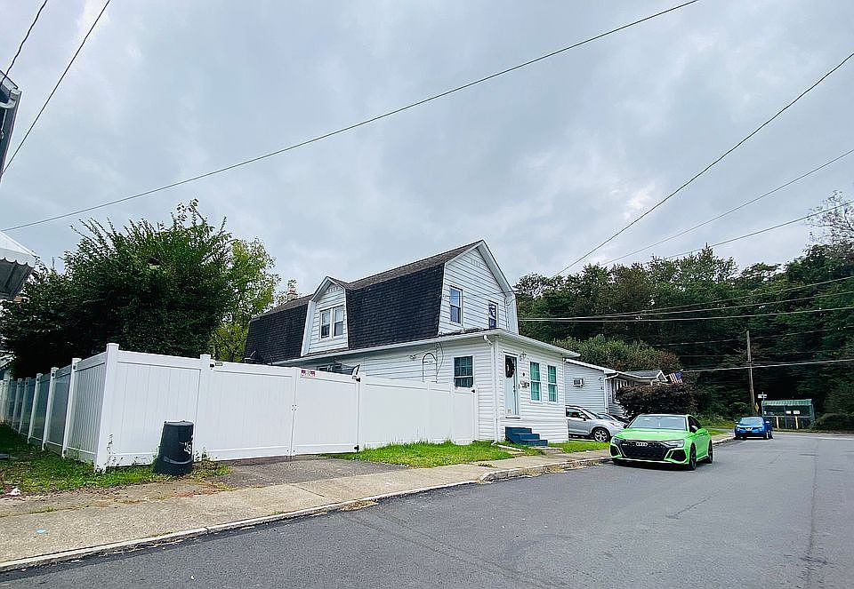 1st image of 40 Vine St