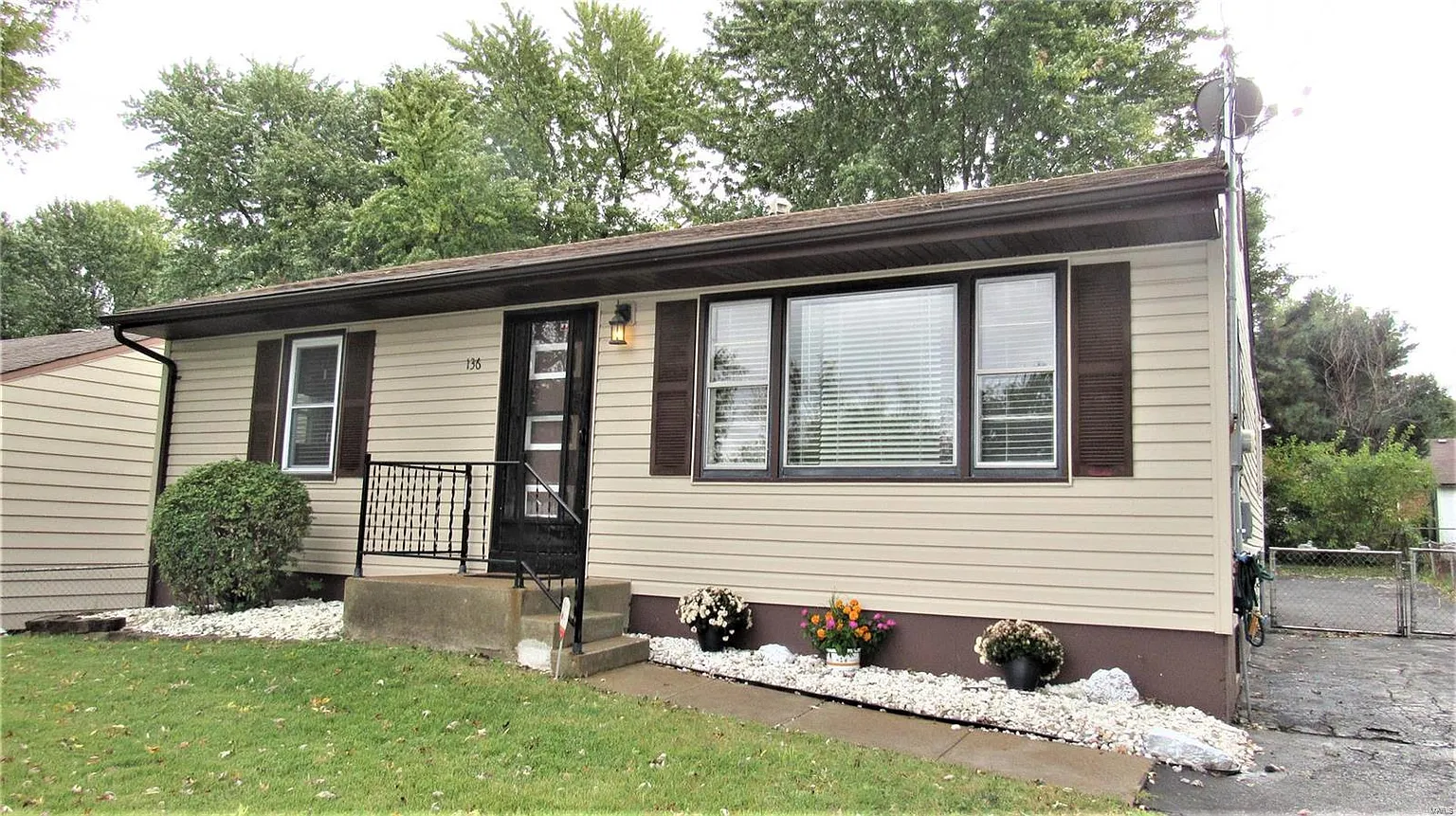 136 Williams Blvd photo 1