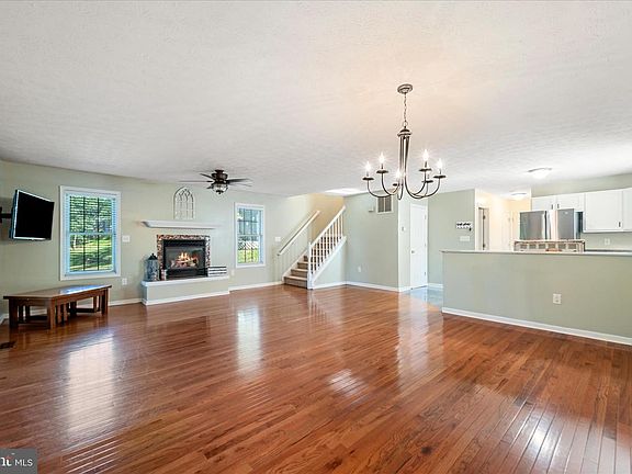 3rd image of 18 Rocky Knob Ln