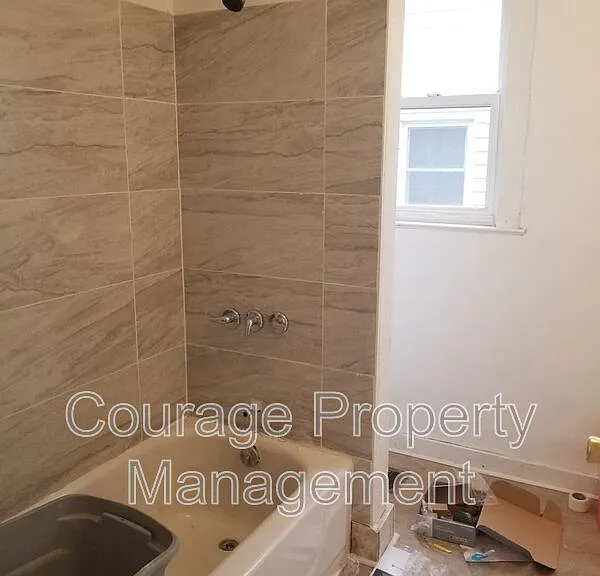 514 W 1st St #A — Photo 11
