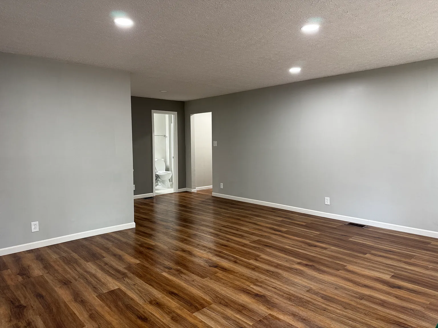 4 bed, 1400 sqft, $2,500 — Photo 2