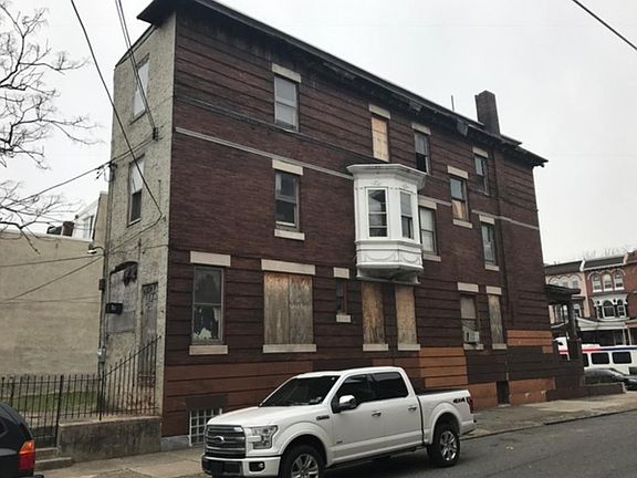 4th image of 1521 W Erie Ave