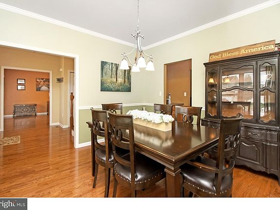 5th image of 16 New Mills Dr