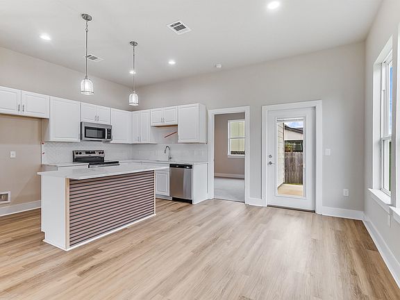 4th image of 650 Aspen Lane