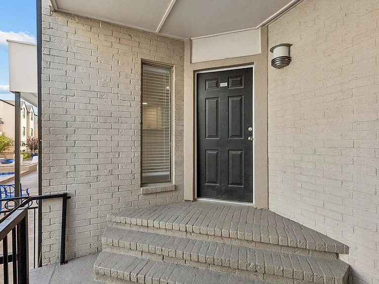 3901 Travis St #100 — Photo 3