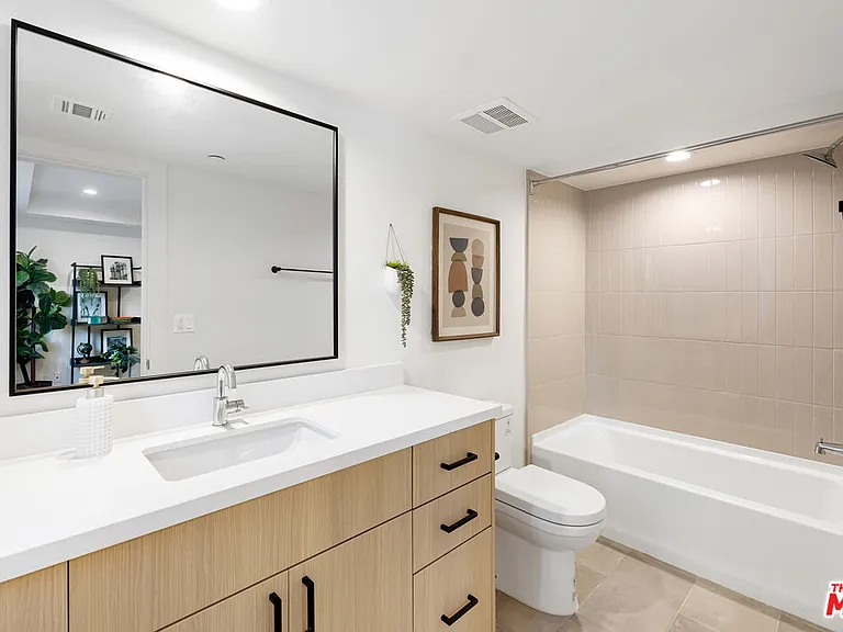 222 N Coronado St #222 — Photo 16