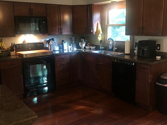 5th image of 104 Robinson Dr