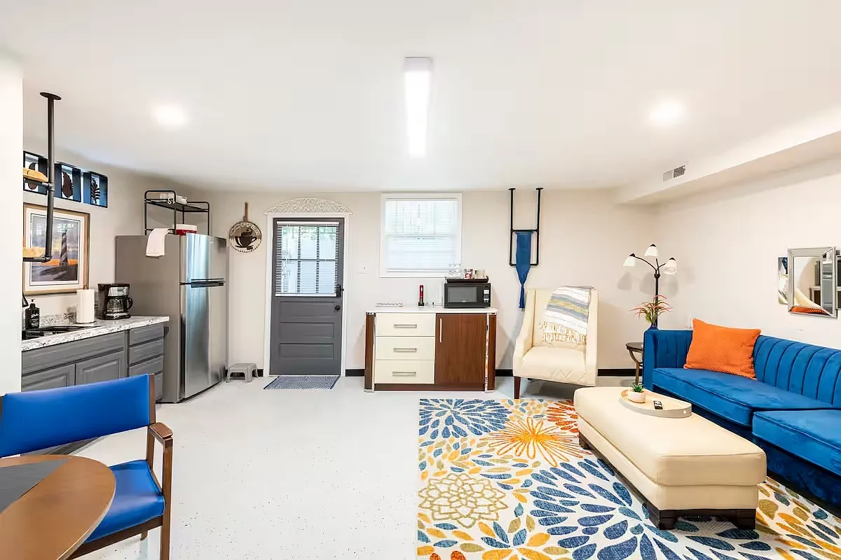 1 bed, 700 sqft, $1,300 — Photo 2