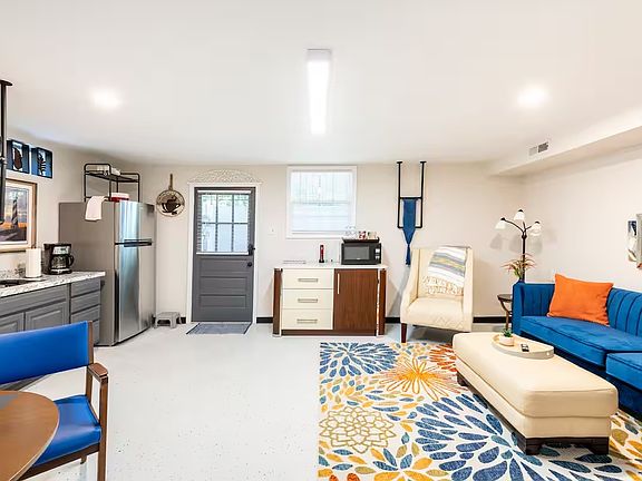 2nd image of 162 Howeland Cir #1