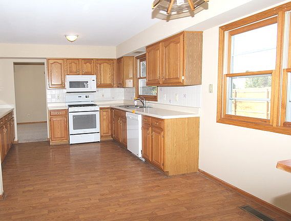 3rd image of 4826 Barnwood Trl