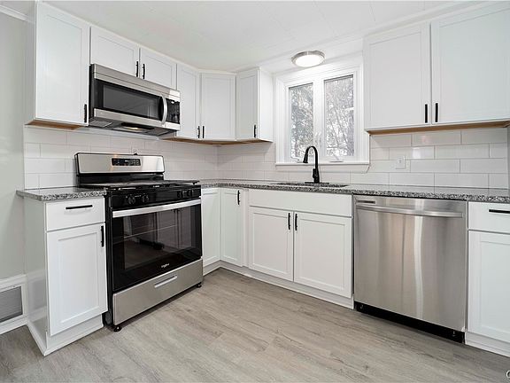 3rd image of 119 Oak Dr