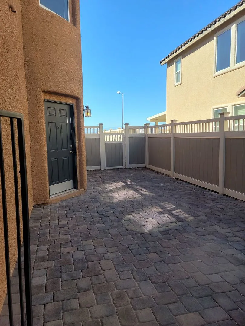 Building Photo - 1137 Cactus Rock St