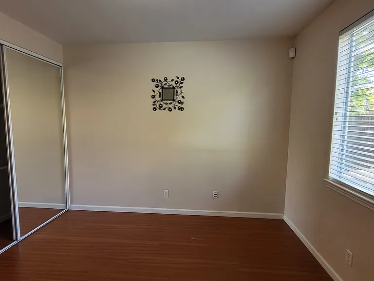 Downstairs_Bedroom