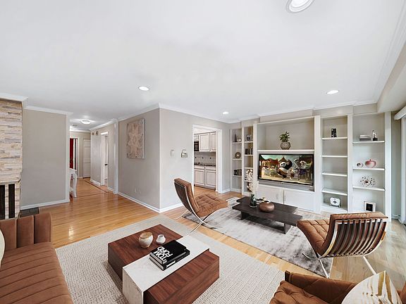 2nd image of 1932 Mission Hills Ln