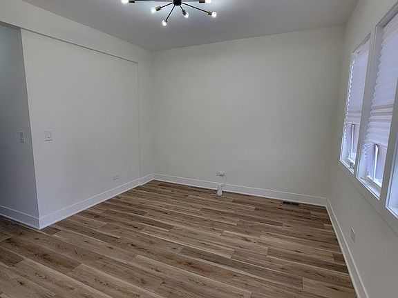 4th image of 7525 S Ellis Ave