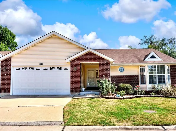 2029 Chapel Hill Xing, Saint Peters, MO 63376